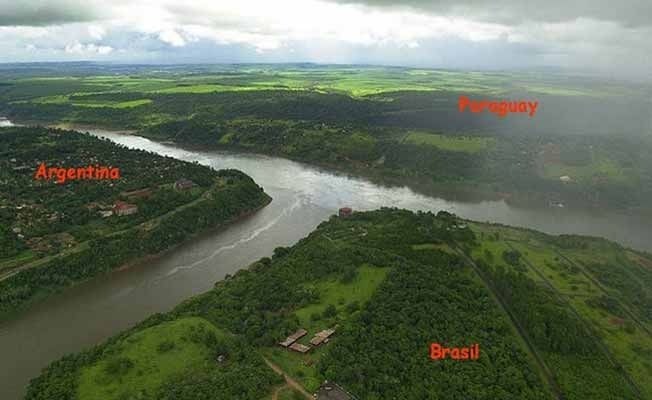 Kết nối ba quốc gia Nam Mỹ Argentina – Brazil – Paraguay là khu vực có tên The Triple Frontier (tạm dịch: Ngã 3 biên giới).