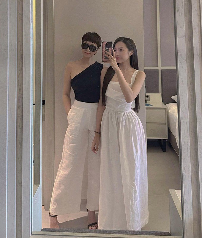 Cô chính là người đồng hành cùng Doãn Hải My trong các hoạt động nghệ thuật, luôn ủng hộ con gái trong mọi việc. Ảnh: FBNV Cô chính là người đồng hành cùng Doãn Hải My trong các hoạt động nghệ thuật, luôn ủng hộ con gái trong mọi việc. Ảnh: FBNV