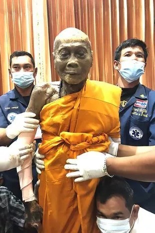 Sau 2 tháng viên tịch, trạng thái thi thể của sư thầy Pian gần như nguyên vẹn, gương mặt ông còn mỉm cười. Ảnh: Internet Sau 2 tháng viên tịch, trạng thái thi thể của sư thầy Pian gần như nguyên vẹn, gương mặt ông còn mỉm cười. Ảnh: Internet