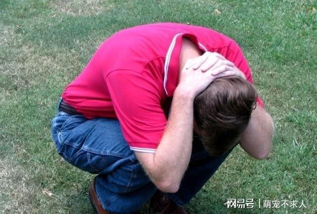 Tư thế cuộn người như quả bóng giúp giảm thiểu thiệt hại do sét gây ra. Ảnh minh họa: Internet Tư thế cuộn người như quả bóng giúp giảm thiểu thiệt hại do sét gây ra. Ảnh minh họa: Internet