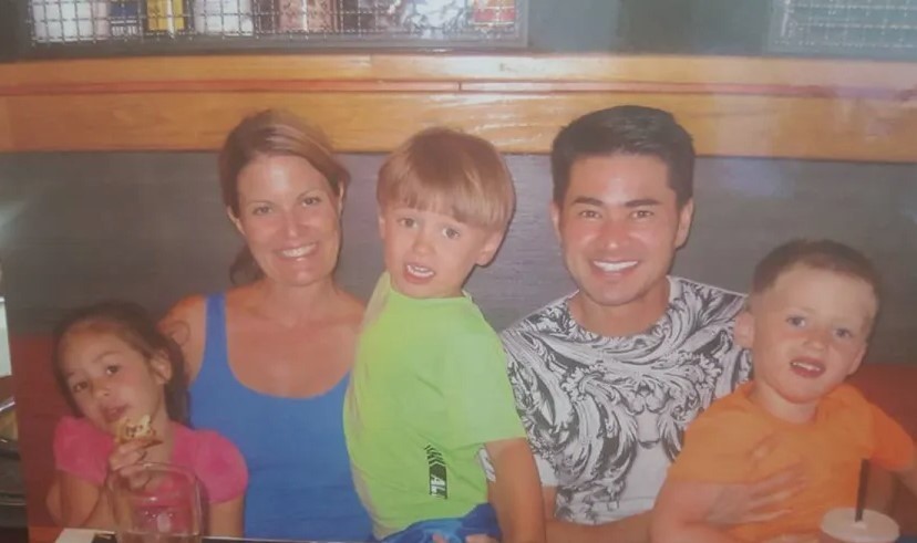 Việc mang thai của Thomas Beatie đã làm dấy lên cuộc tranh luận về giới tính và cách nuôi dạy con cái. Các nhà phê bình lên án nó, trong khi các nhà hoạt động LGBTQ+ coi đó là sự tiến bộ. Ảnh: Facebook Việc mang thai của Thomas Beatie đã làm dấy lên cuộc tranh luận về giới tính và cách nuôi dạy con cái. Các nhà phê bình lên án nó, trong khi các nhà hoạt động LGBTQ+ coi đó là sự tiến bộ. Ảnh: Facebook