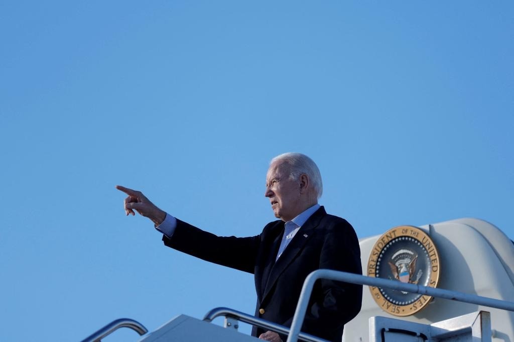 UFO xuất hiện trong chuyến đi của Biden tới Los Angeles để gây quỹ cho cuộc bầu cử năm 2024 sắp tới. Ảnh: Reuters