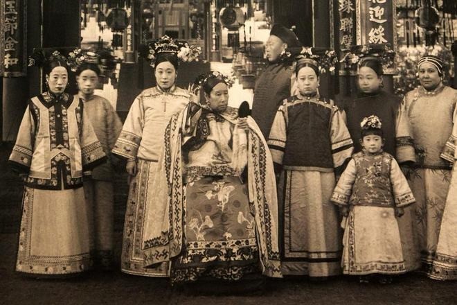 Những năm cuối đời, Từ Hi Thái hậu cùng hoàng gia nhà Thanh phải bỏ trốn khỏi Tử Cấm Thành khi liên quân 8 nước xâm lược. Ảnh: Internet Những năm cuối đời, Từ Hi Thái hậu cùng hoàng gia nhà Thanh phải bỏ trốn khỏi Tử Cấm Thành khi liên quân 8 nước xâm lược. Ảnh: Internet