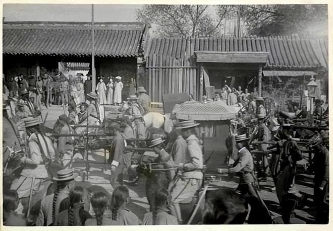 Nhờ sự giúp đỡ của nhà họ Kiều ở Sơn Tây, Từ Hi Thái hậu đã qua được kiếp nạn này. Ảnh minh họa: Internet Nhờ sự giúp đỡ của nhà họ Kiều ở Sơn Tây, Từ Hi Thái hậu đã qua được kiếp nạn này. Ảnh minh họa: Internet