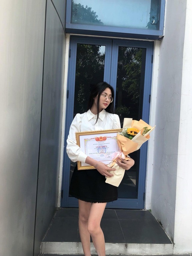 Nhan sắc đời thường 'bén hơn dao cau' của tân hoa hậu Bùi Thị Xuân Hạnh - Ảnh 3 Nhan sắc đời thường 'bén hơn dao cau' của tân hoa hậu Bùi Thị Xuân Hạnh - Ảnh 3