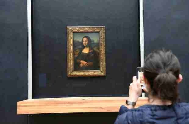Điều bất thường được phát hiện đằng sau bức Mona Lisa vào năm 2023. Ảnh: Getty Điều bất thường được phát hiện đằng sau bức Mona Lisa vào năm 2023. Ảnh: Getty