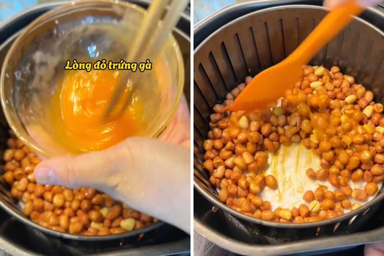 Cho lòng đỏ trứng gà vào trộn tiếp cùng đậu phộng.