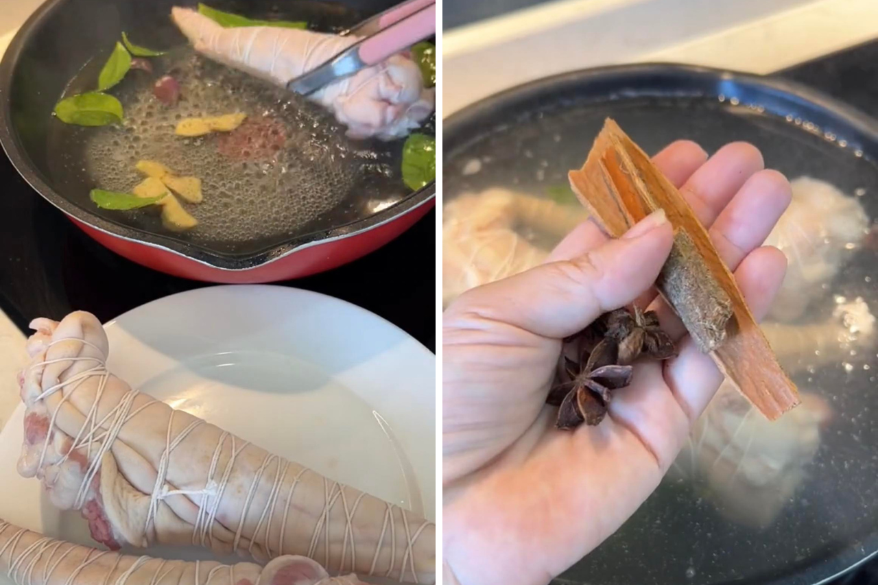 Cho tai heo vào luộc chín cùng với lá chanh, gừng, quế, hoa hồi để khử mùi và làm dậy mụi thơm.