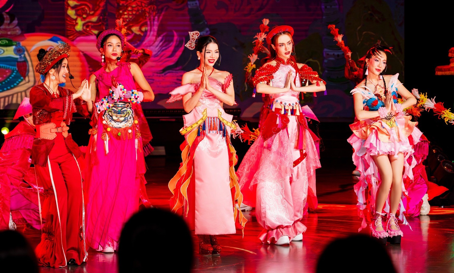 Chị Đẹp Đạp Gió Rẽ Sóng chung kết 1: Mỹ Linh, Nguyên Hà bùng nổ vũ đạo, Hồng Nhung, Lệ Quyên ‘tung skill’ mới - Ảnh 3