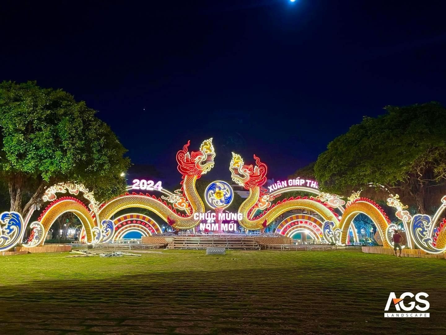 Linh vật rông Vũng Tàu đẹp xuất sắc khi lên đèn.