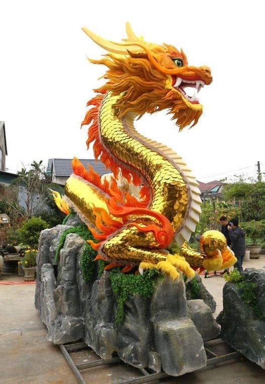 Sau 3 tháng thi công, linh vật rồng ở Quảng Trị do Đinh Văn Tâm và các cộng sự thực hiện đã hoàn thành, chuẩn vận chuyển đến công viên trung tâm thị trấn Lao Bảo (huyện Hướng Hóa) để trưng bày. Chú rồng được đông đảo CDM cho 100 điểm vì hình thức đẹp, làm cẩn thận, trau chuốt.