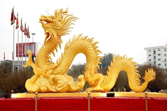 Trái ngược hoàn toàn với linh vật hổ vài năm trước đó. Linh vật rồng 2024 ở Phú Thọ được đặt tại chợ hoa Thanh niên năm 2024 của Trung tâm Thanh thiếu nhi Hùng Vương, trong khuôn viên Quảng trường Hùng Vương, TP. Việt Trì. 