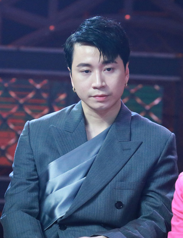 Karik với mái tóc thương hiệu trong chương trình Rap Việt Karik với mái tóc thương hiệu trong chương trình Rap Việt