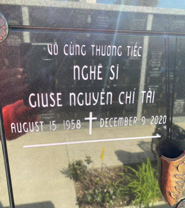 Hiện tại, nơi an vị của NS Chí Tài đã được hoàn thiện. Tên họ đầy đủ, ngày sinh và ngày mất của nam nghệ sĩ tài hoa đã được khắc lên rõ ràng Hiện tại, nơi an vị của NS Chí Tài đã được hoàn thiện. Tên họ đầy đủ, ngày sinh và ngày mất của nam nghệ sĩ tài hoa đã được khắc lên rõ ràng