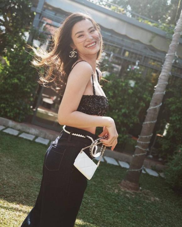 Đông Nhi khoe loạt hình diện croptop với thần thái ngút ngàn, body chuẩn không cần chỉnh - Ảnh 3