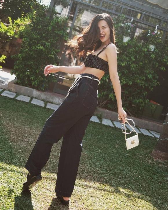 Đông Nhi khoe loạt hình diện croptop với thần thái ngút ngàn, body chuẩn không cần chỉnh - Ảnh 1