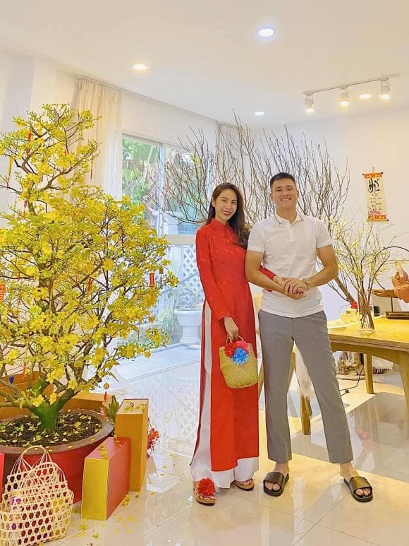 Thủy Tiên - Công Vinh được nhiều khác giả mến mộ