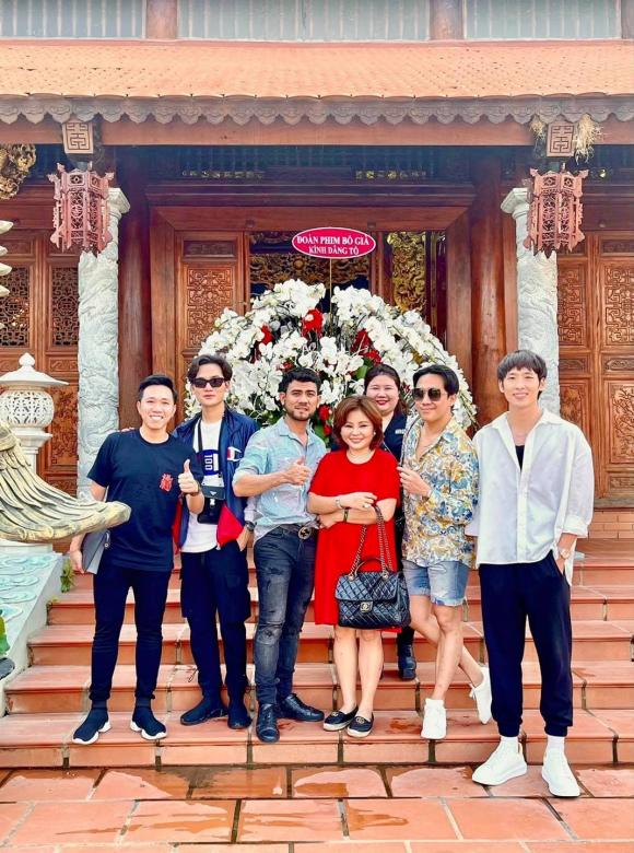 Trấn Thành cùng ekip Bố già đến cúng Tổ nghề Trấn Thành cùng ekip Bố già đến cúng Tổ nghề