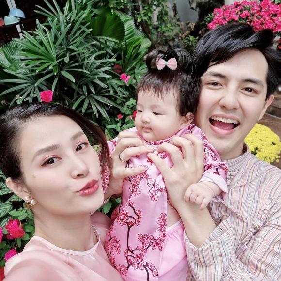 Bức ảnh bé Winnie đáng yêu chụp cùng bố mẹ Bức ảnh bé Winnie đáng yêu chụp cùng bố mẹ