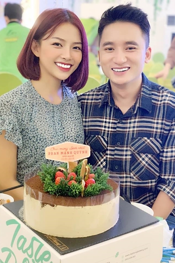 Người hâm mộ nóng lòng chờ đám cưới của cặp đôi Người hâm mộ nóng lòng chờ đám cưới của cặp đôi