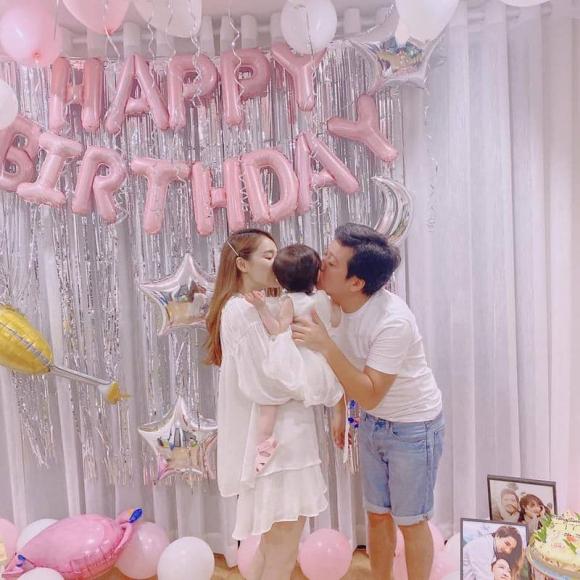 Trường Giang - Nhã Phương vẫn giấu kín dung mạo bé Trường Giang - Nhã Phương vẫn giấu kín dung mạo bé