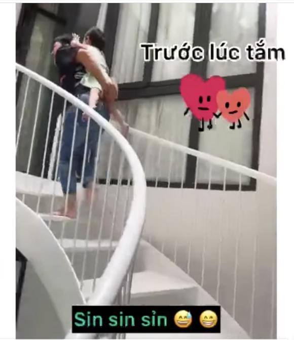 Vừa đi công tác về Trường Giang đã vội vào chơi với con Vừa đi công tác về Trường Giang đã vội vào chơi với con
