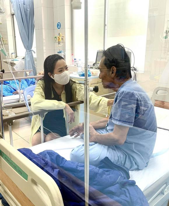 Trịnh Kim Chi đến thăm NS Thương Tín bị đột quỵ Trịnh Kim Chi đến thăm NS Thương Tín bị đột quỵ