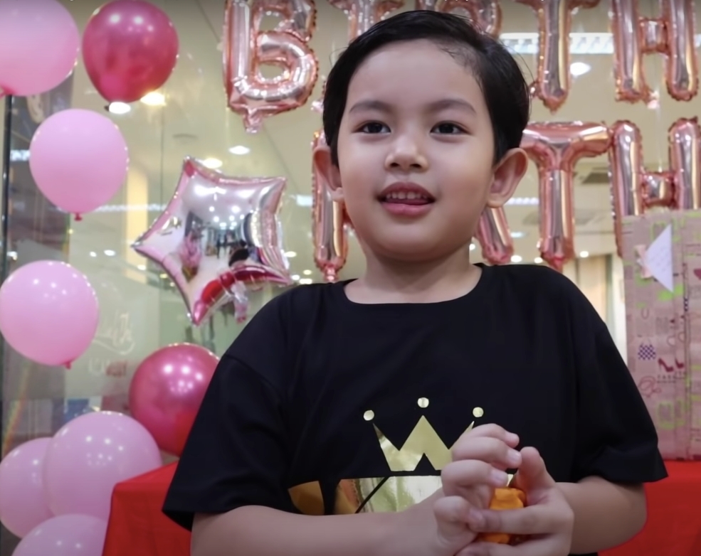 Con trai Khánh Thi chúc mừng sinh nhật mẹ Con trai Khánh Thi chúc mừng sinh nhật mẹ