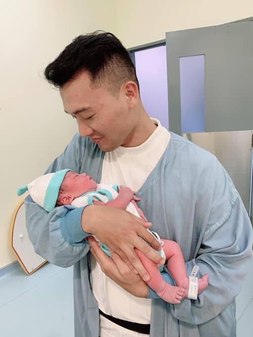 Diễn viên phim 'Những ngọn nến trong đêm' khoe ảnh con đầu lòng sau 2 năm chữa hiếm muộn - Ảnh 1 Diễn viên phim 'Những ngọn nến trong đêm' khoe ảnh con đầu lòng sau 2 năm chữa hiếm muộn - Ảnh 1
