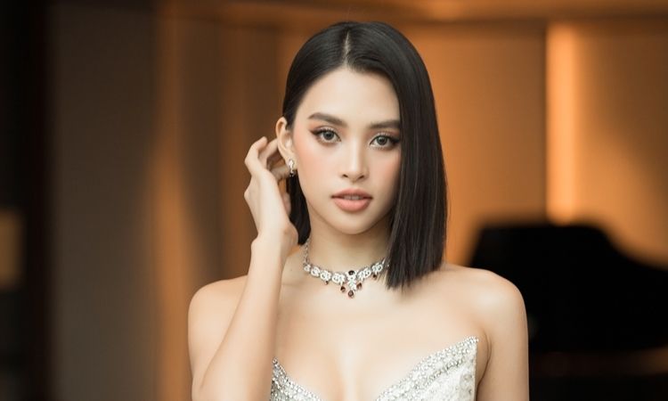 Dân mạng phát sốt với ảnh thẻ 'đẹp không cần chỉnh' của Hoa hậu Tiểu Vy - Ảnh 1 Dân mạng phát sốt với ảnh thẻ 'đẹp không cần chỉnh' của Hoa hậu Tiểu Vy - Ảnh 1