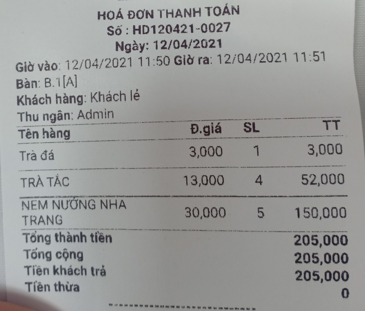 Hóa đơn tính tiền của cô gái