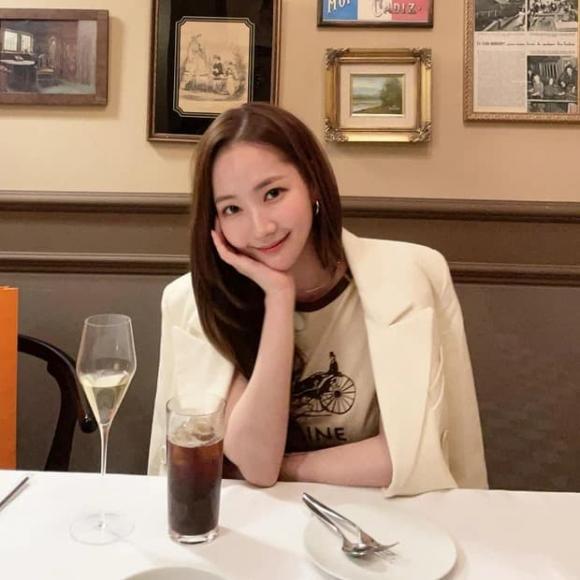 Rộ nghi vấn Park Min Young được Park Seo Joon cầu hôn qua một chi tiết nhỏ - Ảnh 1 Rộ nghi vấn Park Min Young được Park Seo Joon cầu hôn qua một chi tiết nhỏ - Ảnh 1