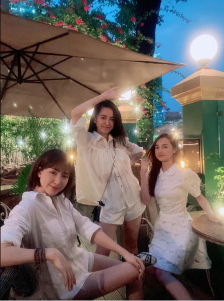 Nhã Phương trông gầy hơn Hòa Minzy rất nhều. Nhã Phương trông gầy hơn Hòa Minzy rất nhều.