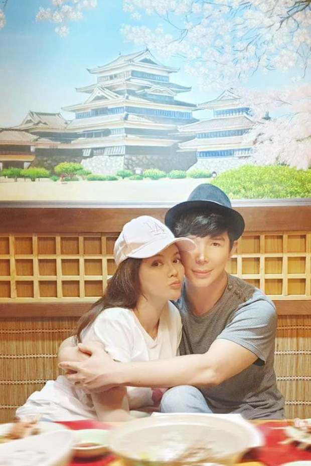 Là những người bạn thân thiết nhưng cách chứng minh đẳng cấp và sự giàu có của Lý Nhã Kỳ lại được lòng dân tình hơn hẳn