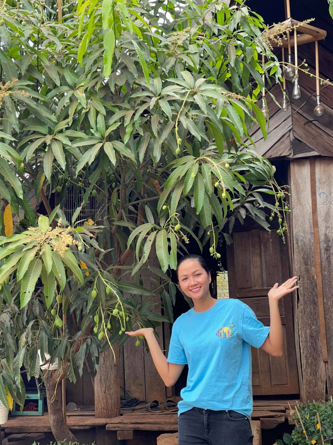 H'Hen Niê nổi tiếng là nàng Hậu giản dị, chân chất (Ảnh: FBNV).