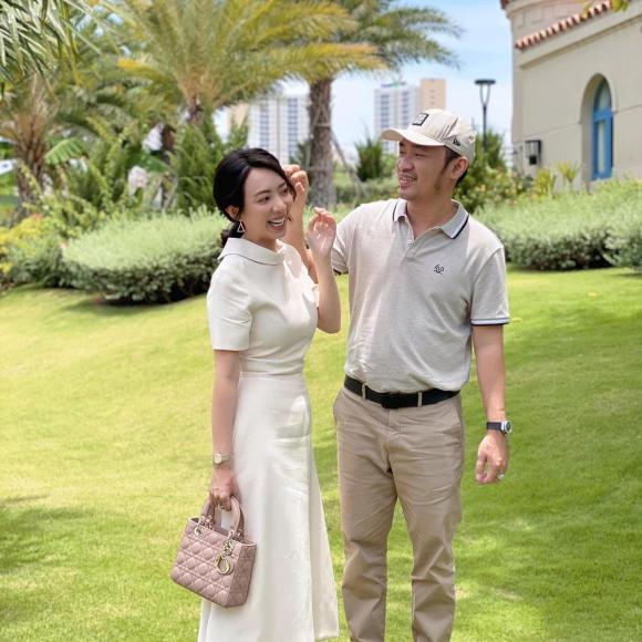Tiến Luật bất ngờ tung ảnh ngọt ngào 'nịnh' bà xã Thu Trang khiến dàn sao Việt thi nhau vào 'cà khịa' - Ảnh 1 Tiến Luật bất ngờ tung ảnh ngọt ngào 'nịnh' bà xã Thu Trang khiến dàn sao Việt thi nhau vào 'cà khịa' - Ảnh 1