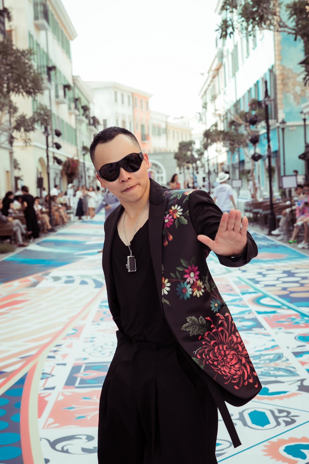 'Đại sứ cách ly' lại một phen khiến dân tình hoang mang. (Ảnh: FBNV)