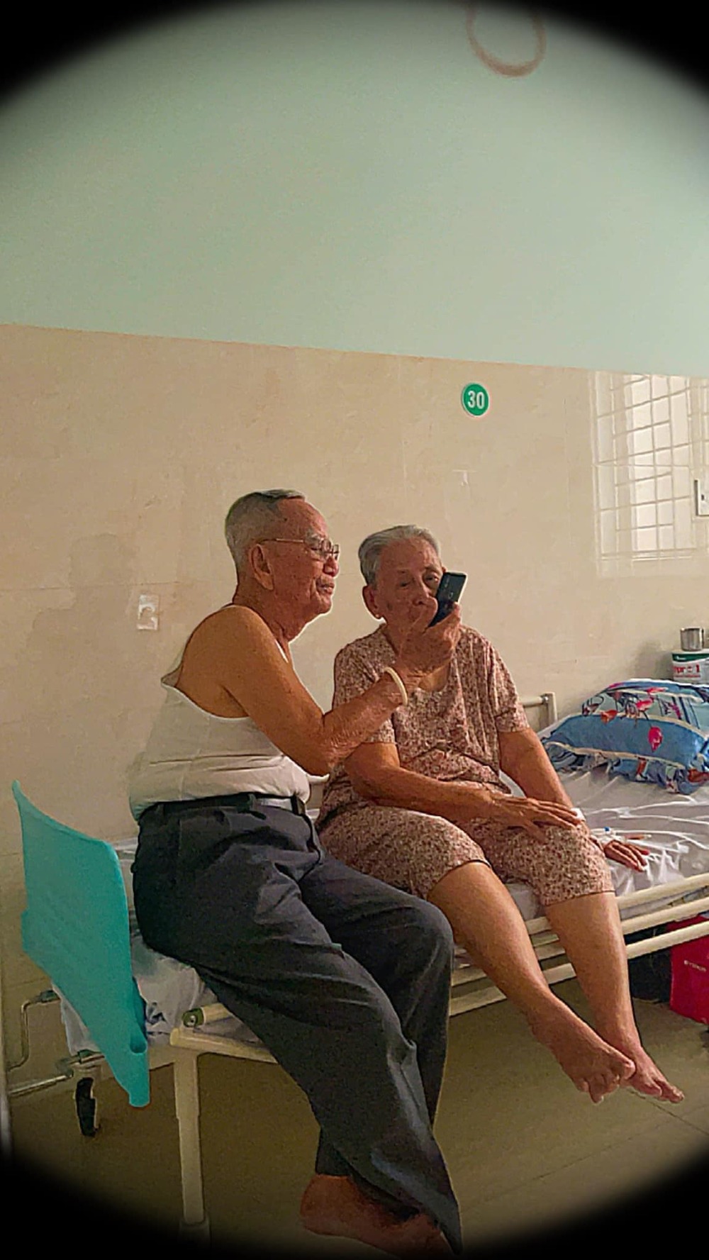 Cặp đôi U90 khiến dân tình phát hờn vì có tình yêu 65 năm đầy ngọt ngào - Ảnh 3 Cặp đôi U90 khiến dân tình phát hờn vì có tình yêu 65 năm đầy ngọt ngào - Ảnh 3