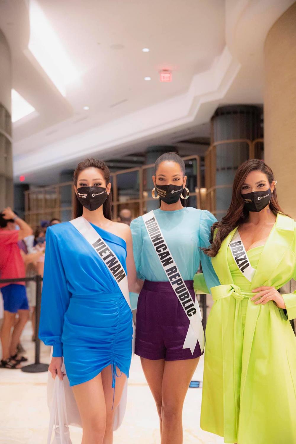 Hoa hậu Khánh Vân tự tin đọ sắc cùng đương kim Miss Universe 2019 - Ảnh 2 Hoa hậu Khánh Vân tự tin đọ sắc cùng đương kim Miss Universe 2019 - Ảnh 2