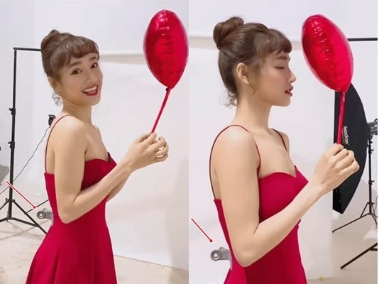 Chiếc váy quá rộng nên cô phải dùng kẹp để giữ Chiếc váy quá rộng nên cô phải dùng kẹp để giữ