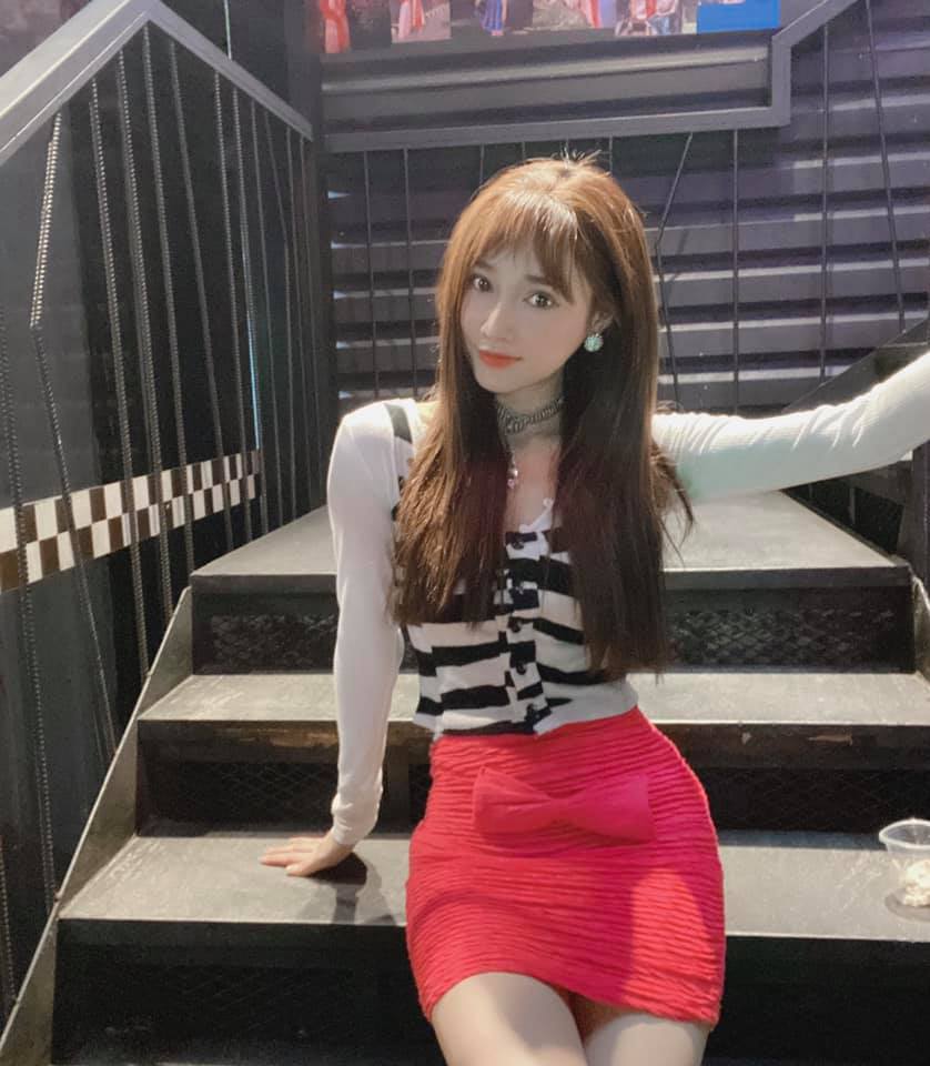 Nhã Phương khiến nhiều người lo lắng về thân hình gầy gò (Ảnh: FBNV) Nhã Phương khiến nhiều người lo lắng về thân hình gầy gò (Ảnh: FBNV)