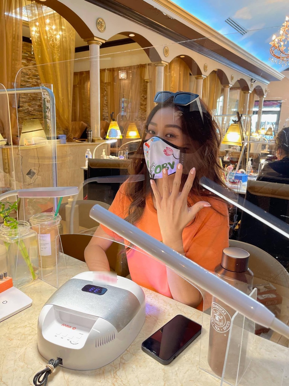 Cô nàng khoe ảnh đi làm nail...