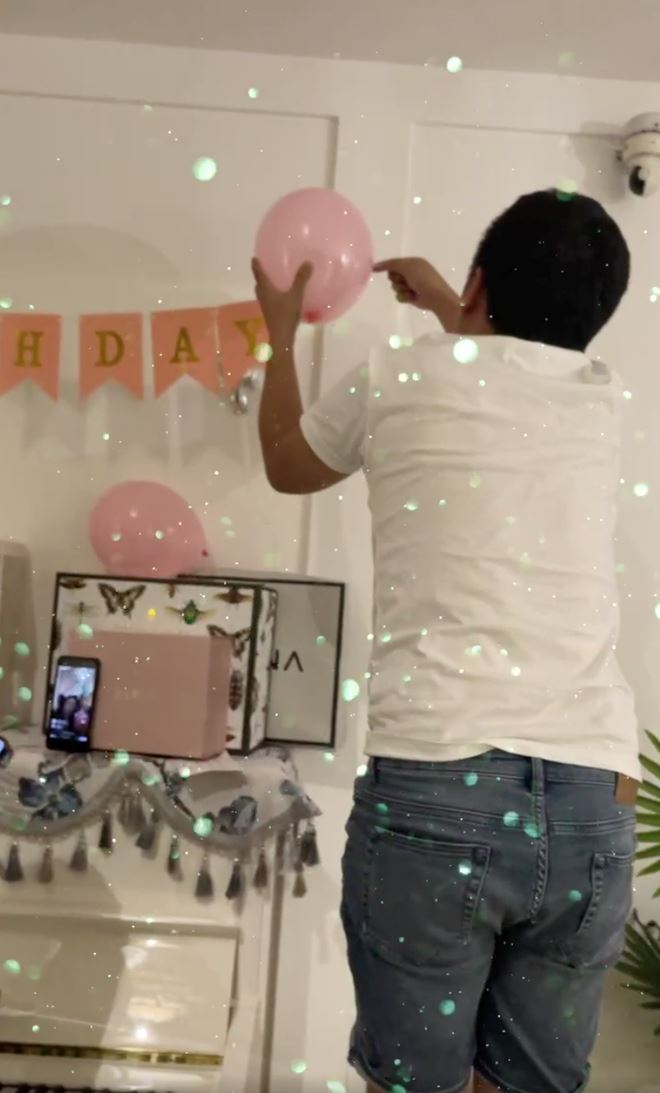 Trường Giang tự tay trang trí tiệc sinh nhật vợ Trường Giang tự tay trang trí tiệc sinh nhật vợ