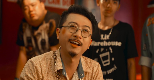 Hứa Minh Đạt nhận gạch đá khi bắt trend kém duyên: 'Chúc khán giả không bị đụng xe' - Ảnh 2 Hứa Minh Đạt nhận gạch đá khi bắt trend kém duyên: 'Chúc khán giả không bị đụng xe' - Ảnh 2