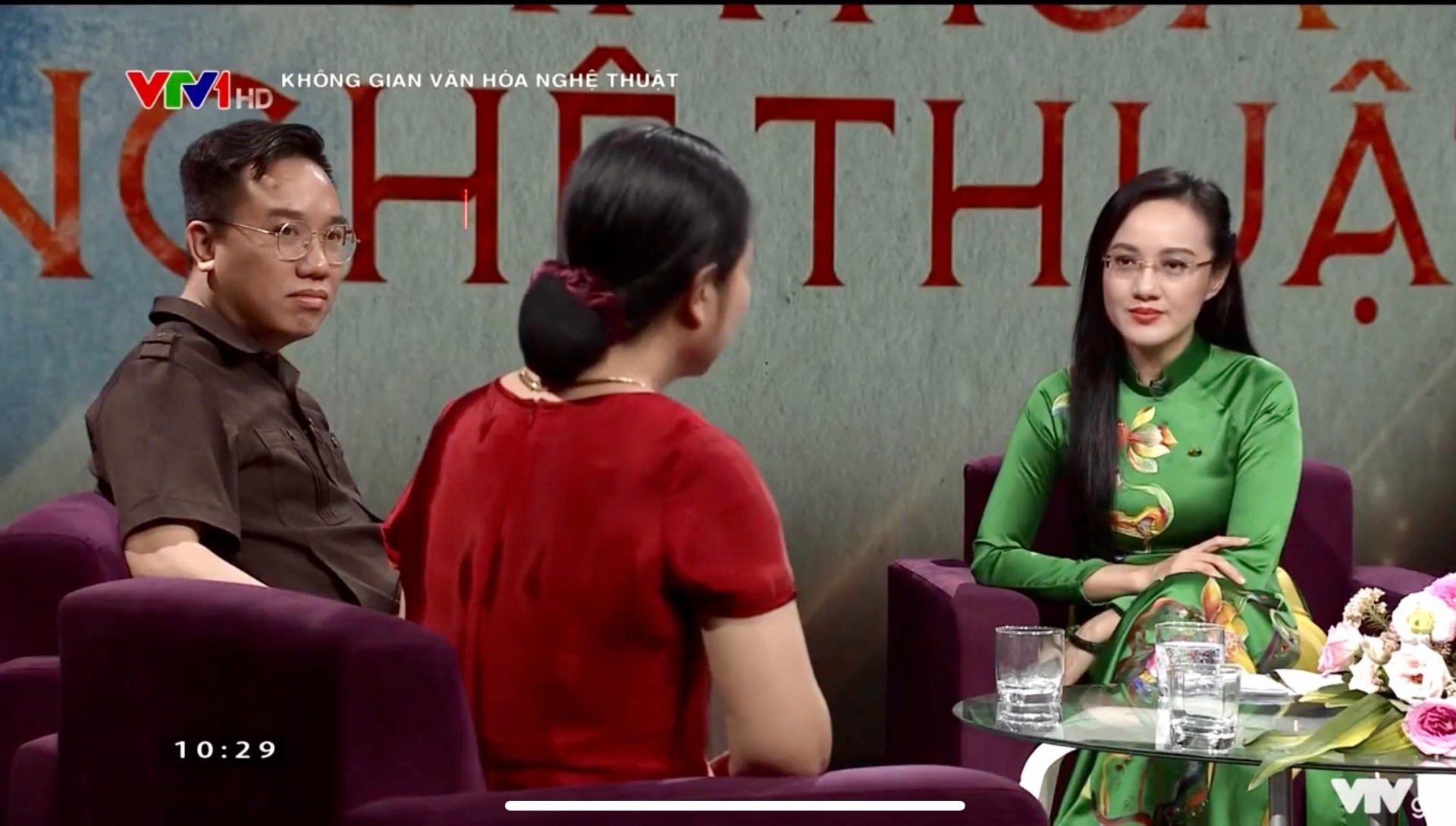 BTV Hoài Anh nói lời chia tay Thời sự 19h và đảm nhận vị trí mới ở Ban Văn Nghệ. Ảnh: Internet BTV Hoài Anh nói lời chia tay Thời sự 19h và đảm nhận vị trí mới ở Ban Văn Nghệ. Ảnh: Internet