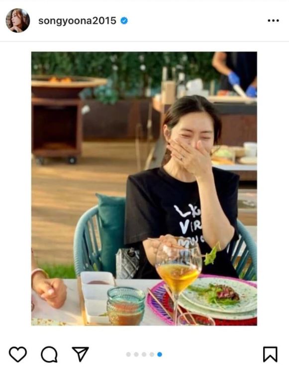 Người chị thân thiết với Song Hye Kyo bất ngờ có mặt tại buổi tiệc tại gia của Son Ye Jin, thái độ gây chú ý - Ảnh 2 Người chị thân thiết với Song Hye Kyo bất ngờ có mặt tại buổi tiệc tại gia của Son Ye Jin, thái độ gây chú ý - Ảnh 2