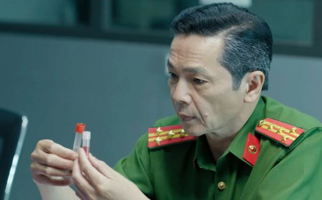 Đây là lần đầu tiên NSND Trung Anh - Bố Sơn trong Về nhà đi con gật đầu để khoác lên mình bộ cảnh phục. Ảnh: Internet Đây là lần đầu tiên NSND Trung Anh - Bố Sơn trong Về nhà đi con gật đầu để khoác lên mình bộ cảnh phục. Ảnh: Internet