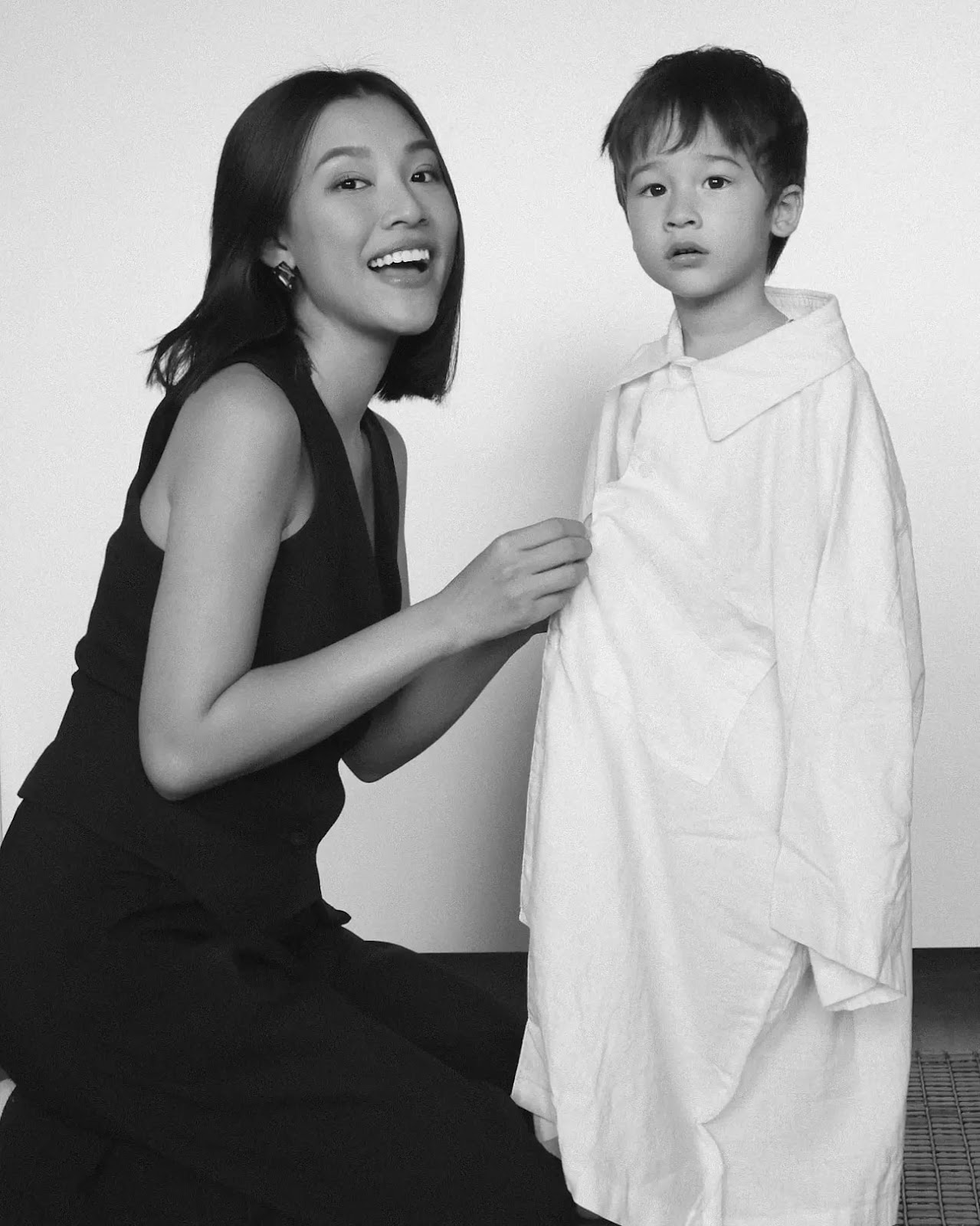 Á hậu Hoàng Oanh đăng ảnh tình cảm bên con trai sau khi 'phũ' chồng cũ - Ảnh 1 Á hậu Hoàng Oanh đăng ảnh tình cảm bên con trai sau khi 'phũ' chồng cũ - Ảnh 1