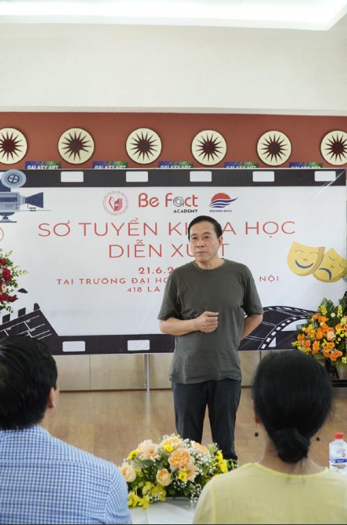 Dù nghỉ hưu nhưng NSƯT Đỗ Kỷ vẫn tham gia vào các lớp truyền lửa cho các bạn trẻ muốn dấn thân vào nghiệp diễn. Ảnh: Internet Dù nghỉ hưu nhưng NSƯT Đỗ Kỷ vẫn tham gia vào các lớp truyền lửa cho các bạn trẻ muốn dấn thân vào nghiệp diễn. Ảnh: Internet