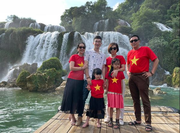 Gia đình nhỏ hạnh phúc và bình yên của NSND Lan Hương và NSƯT Đỗ Kỷ. Ảnh: Internet Gia đình nhỏ hạnh phúc và bình yên của NSND Lan Hương và NSƯT Đỗ Kỷ. Ảnh: Internet